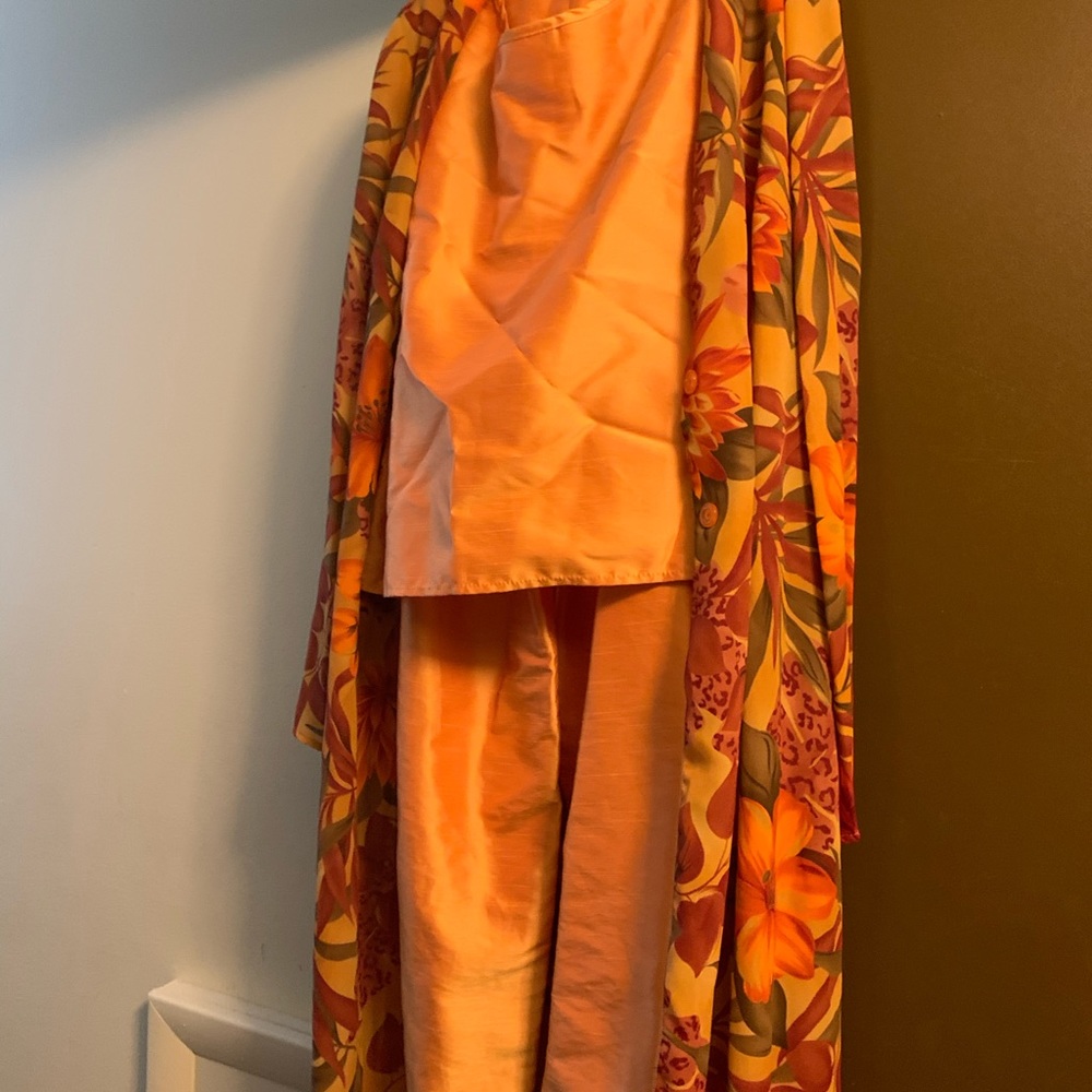 3 piece woman's pantsuit. Size- 8
